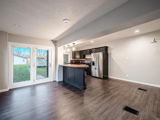 $289,900 | 630 East Water Street, Mount Vernon, IN 47620