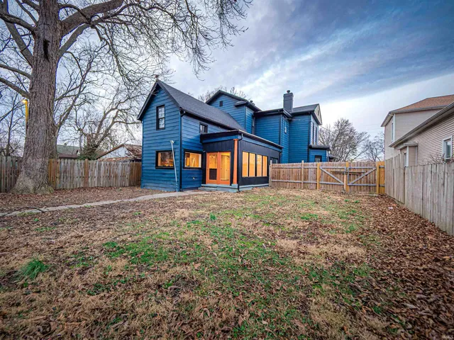 $289,900 | 630 East Water Street, Mount Vernon, IN 47620