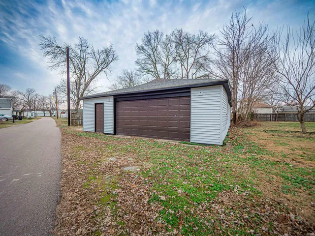 $289,900 | 630 East Water Street, Mount Vernon, IN 47620