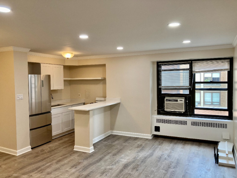 6118 North Sheridan Road, Unit 305 Chicago, IL 60660 - Photo 2 of 5 a kitchen with stainless steel appliances a stove a sink and a refrigerator
