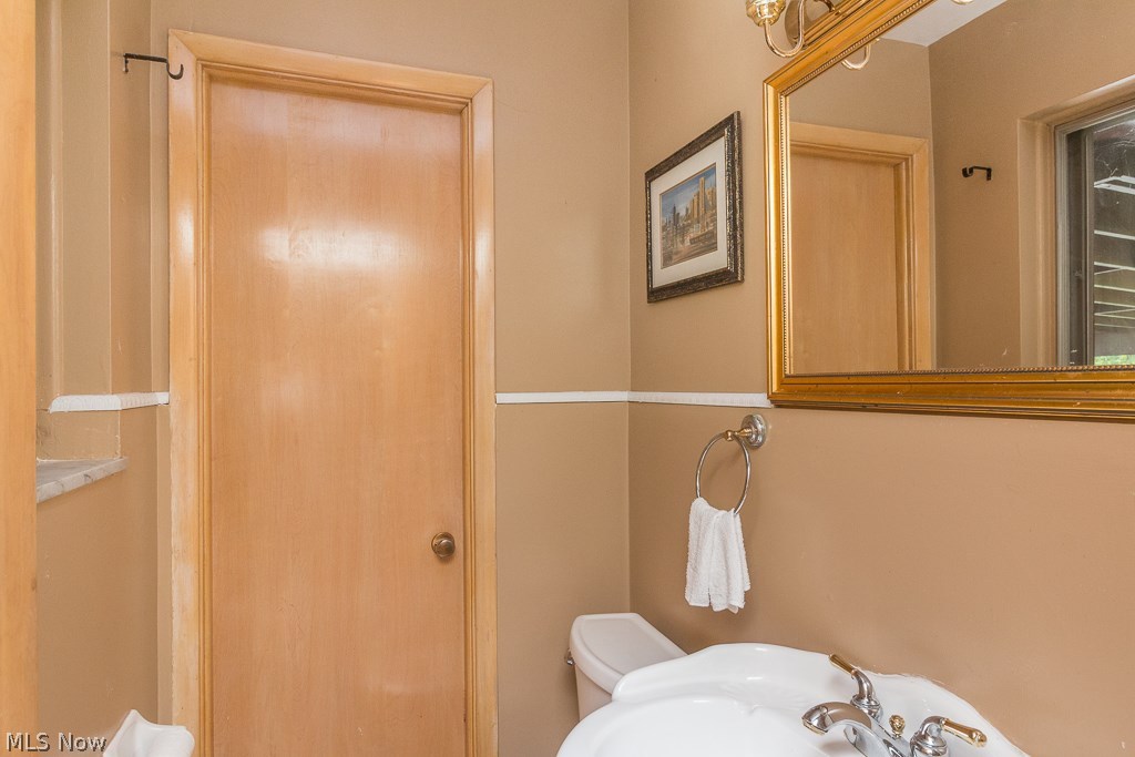 7812 Hoertz Road Cleveland, OH 44134 - Photo 16 of 27