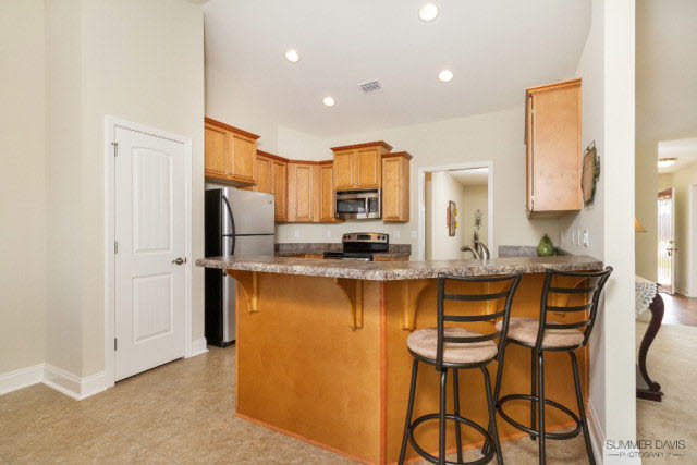 579 Fulton Loop Foley, AL 36535 - Photo 2 of 19 Kitchen w/ Bar