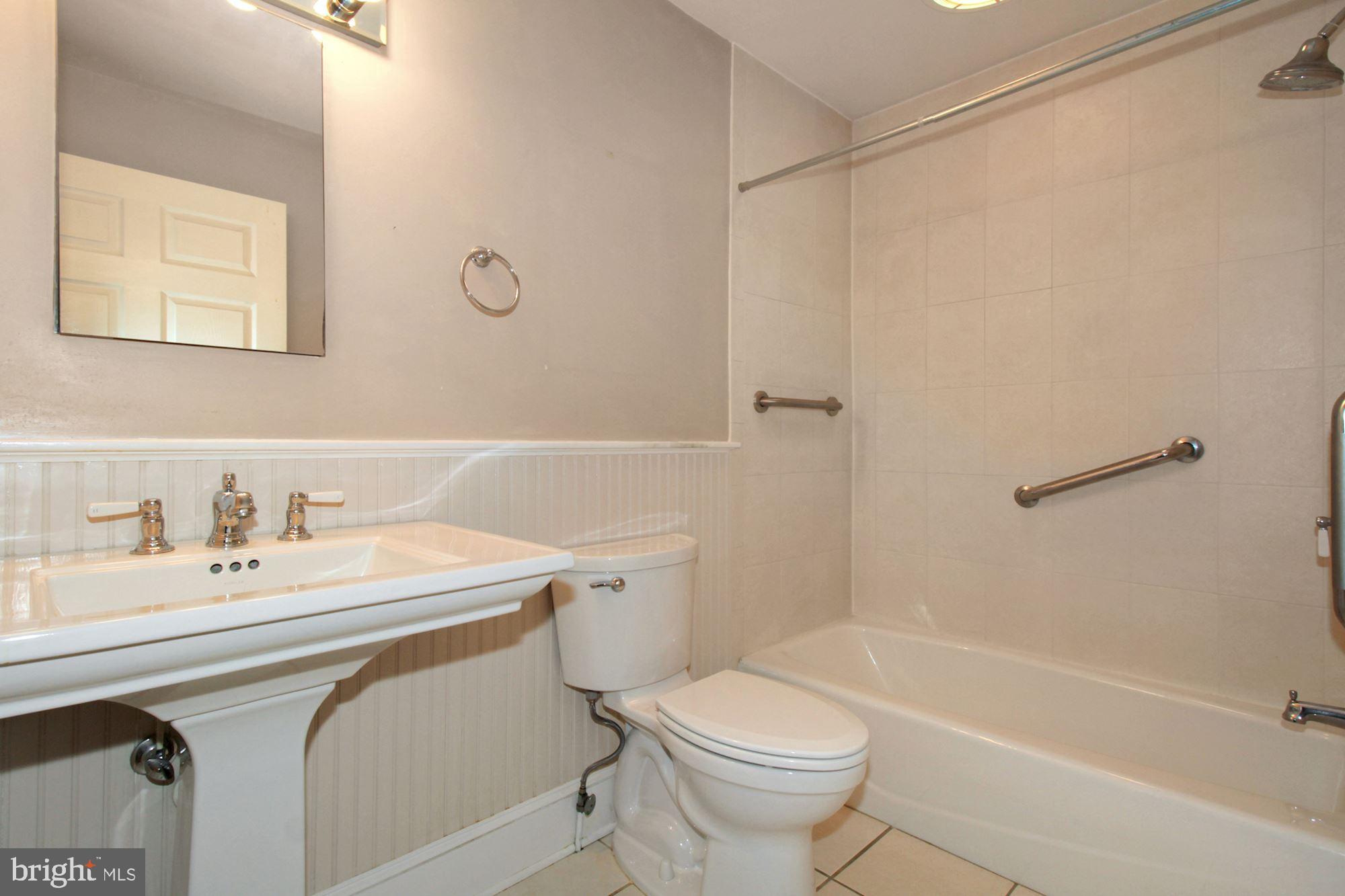313 Old County Road Severna Park, MD 21146 - Photo 18 of 43 Main level full bath