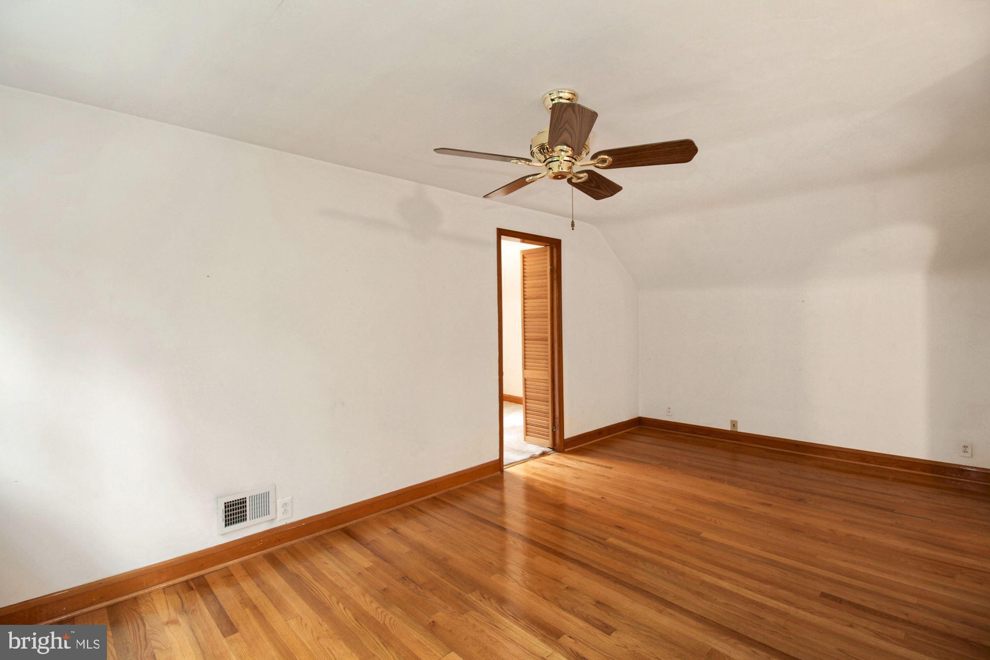 313 Old County Road Severna Park, MD 21146 - Photo 23 of 43 Upper level living area