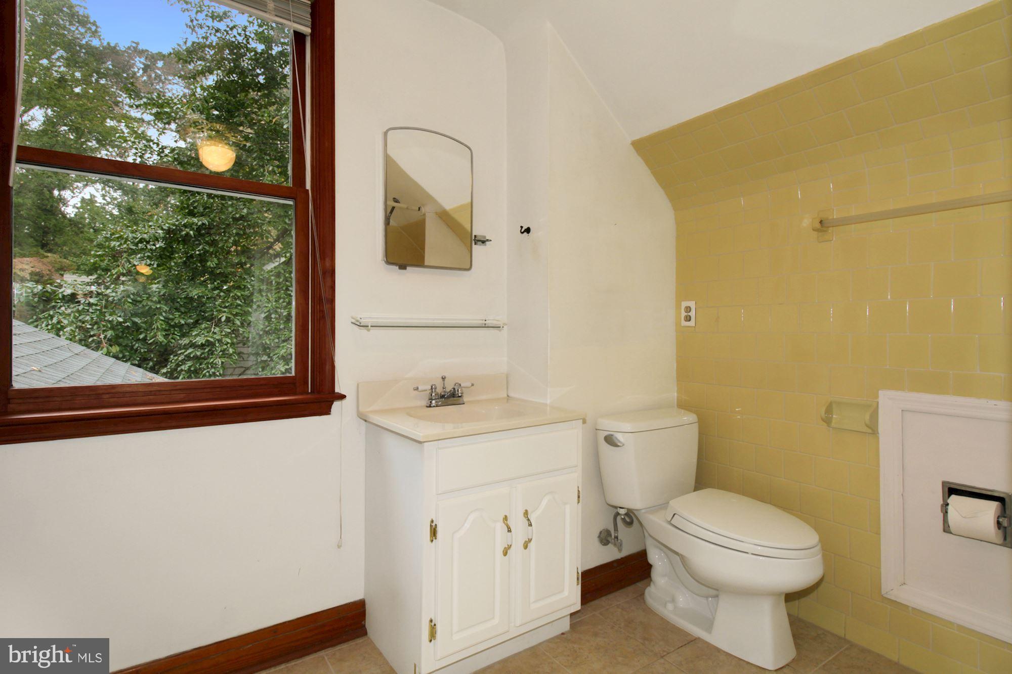 313 Old County Road Severna Park, MD 21146 - Photo 28 of 43 Upper level full bath