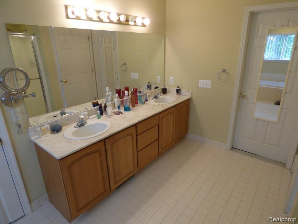 3992 Fieldview Road Lake Orion, MI 48360 - Photo 36 of 56 P1160052 - Copy.jpg