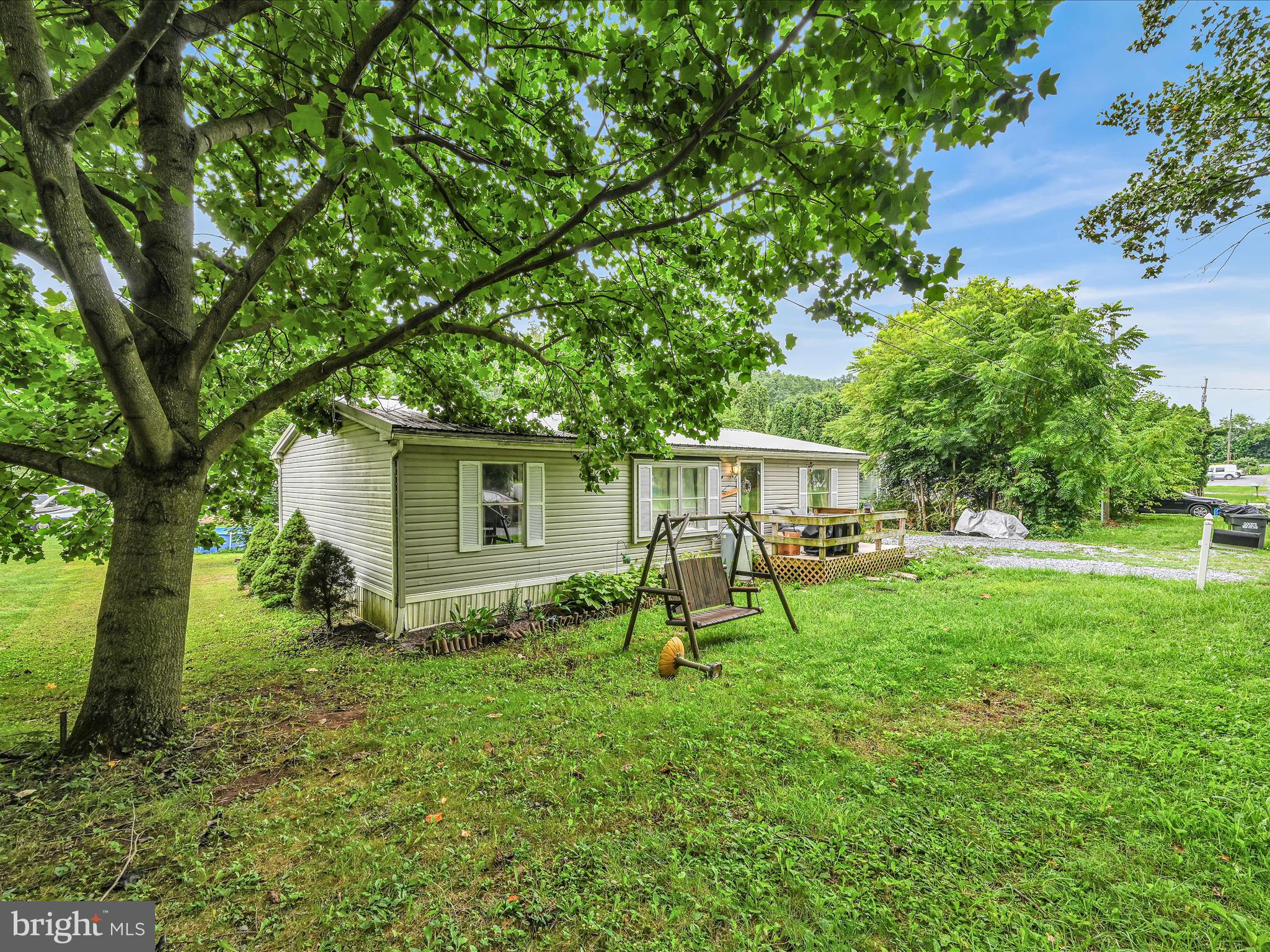 950 Hope Avenue Lititz, PA 17543 - Photo 3 of 26 Sideyard