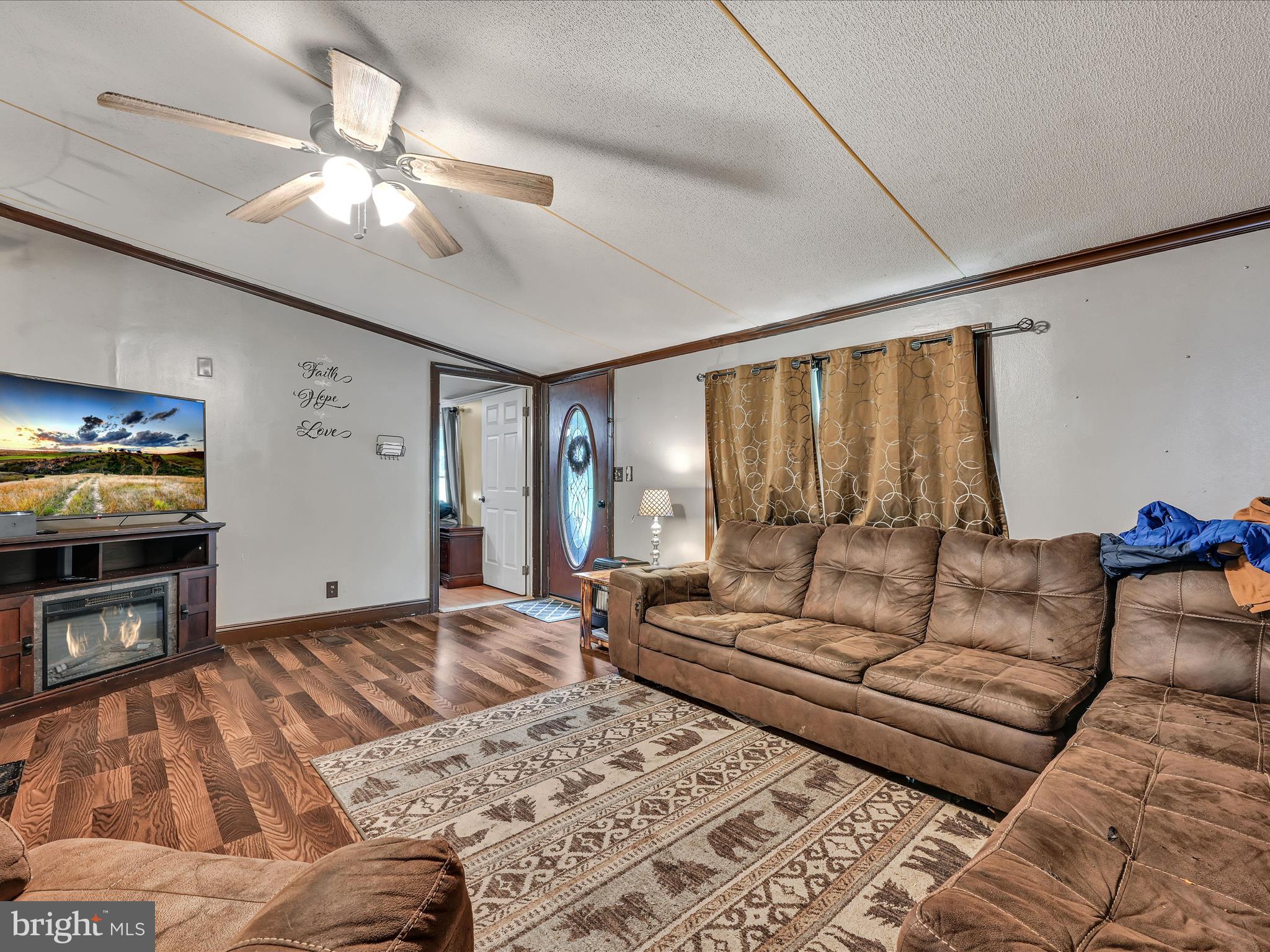 950 Hope Avenue Lititz, PA 17543 - Photo 8 of 26 Living Room