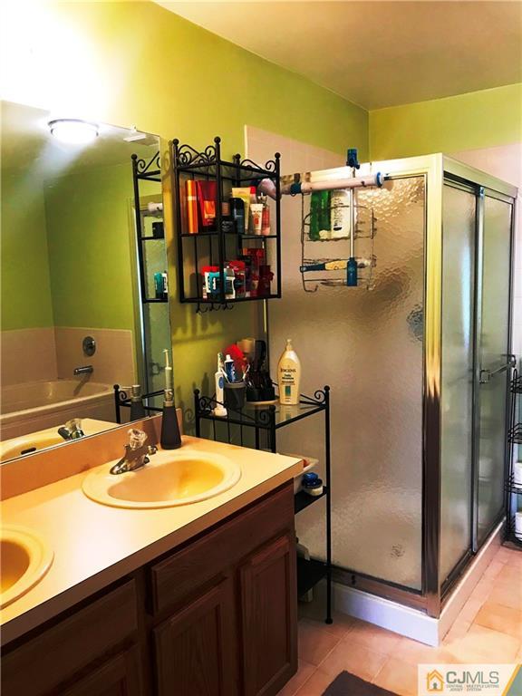 352 Hawthorne Road North Brunswick, NJ 08902 - Photo 13 of 20 Gallery Image 13
