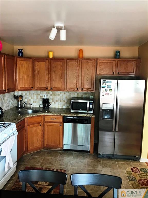352 Hawthorne Road North Brunswick, NJ 08902 - Photo 8 of 20 Gallery Image 8