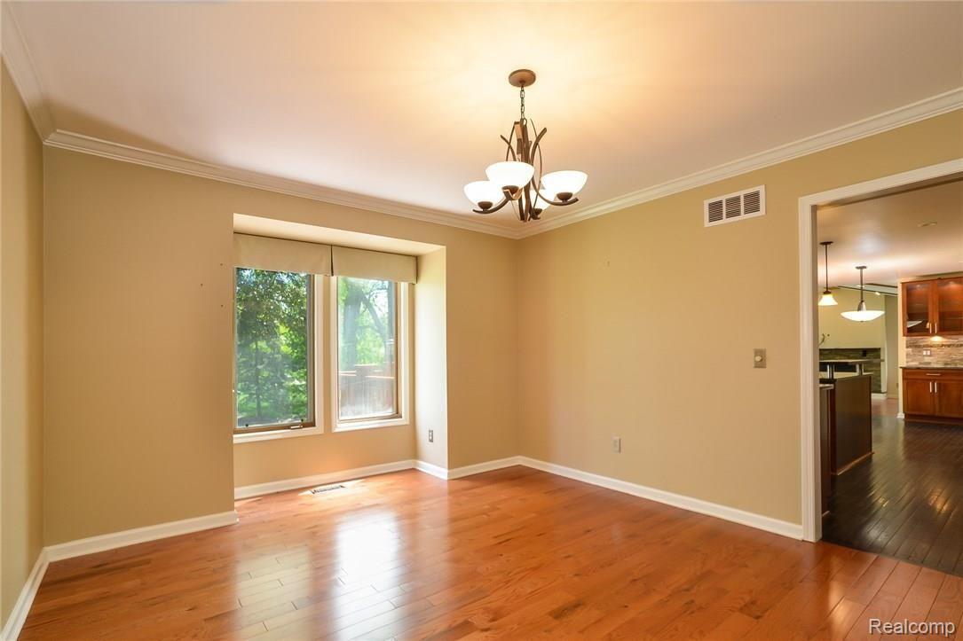 580 Sunlight Drive Rochester, MI 48309 - Photo 13 of 43 009-Dining_Room-4271222-medium.jpg