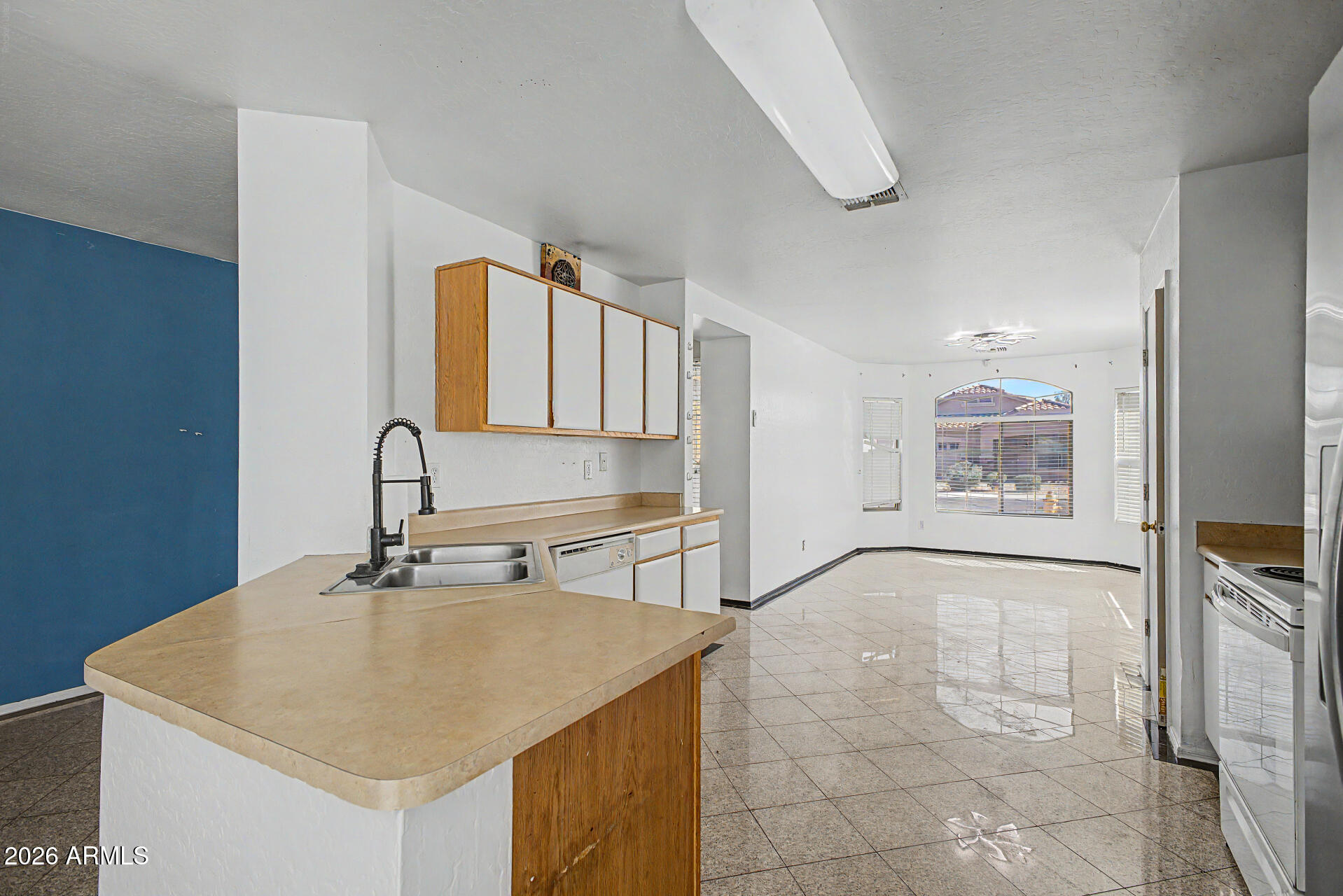 3222 West Apollo Road Phoenix, AZ 85041 - Photo 8 of 29 09 - Apollo