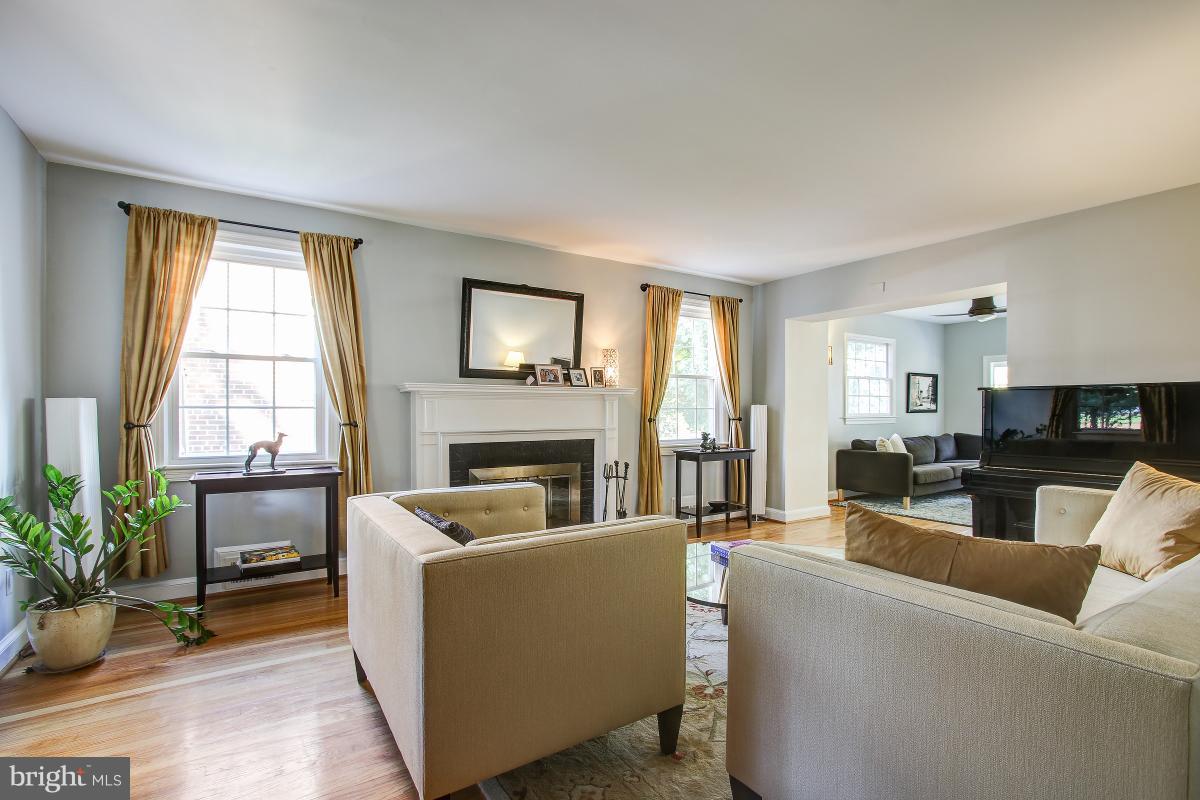 4525 Sleaford Road Bethesda, MD 20814 - Photo 4 of 30 Living Room