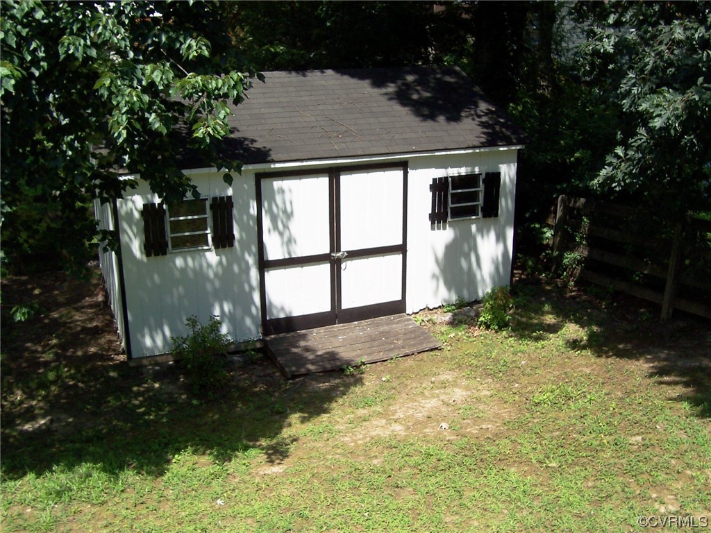 8410 Gaylord Road Henrico, VA 23229 - Photo 15 of 17 a front view of a house with garden