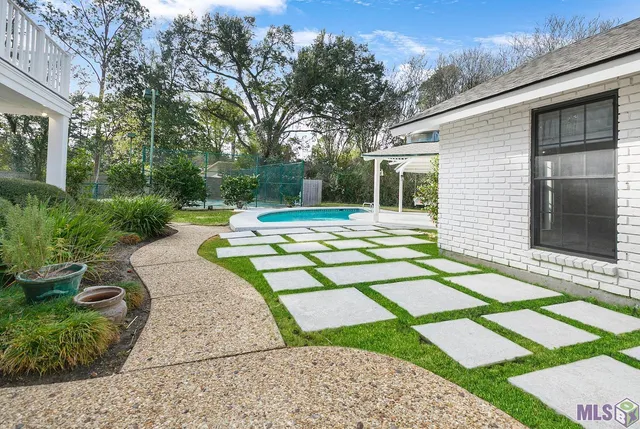 $899,900 | 6152 Overton Drive, Baton Rouge, LA 70808