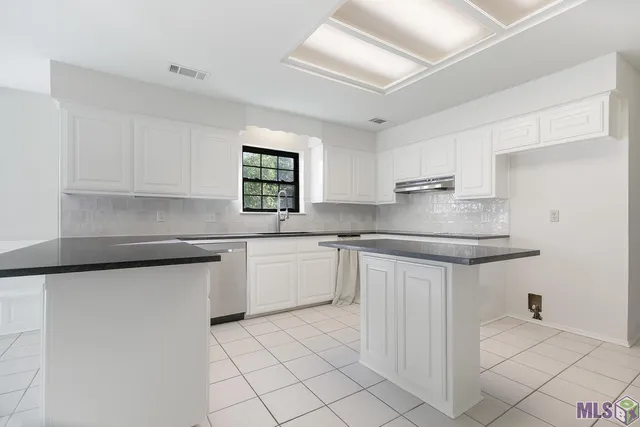 $899,900 | 6152 Overton Drive, Baton Rouge, LA 70808