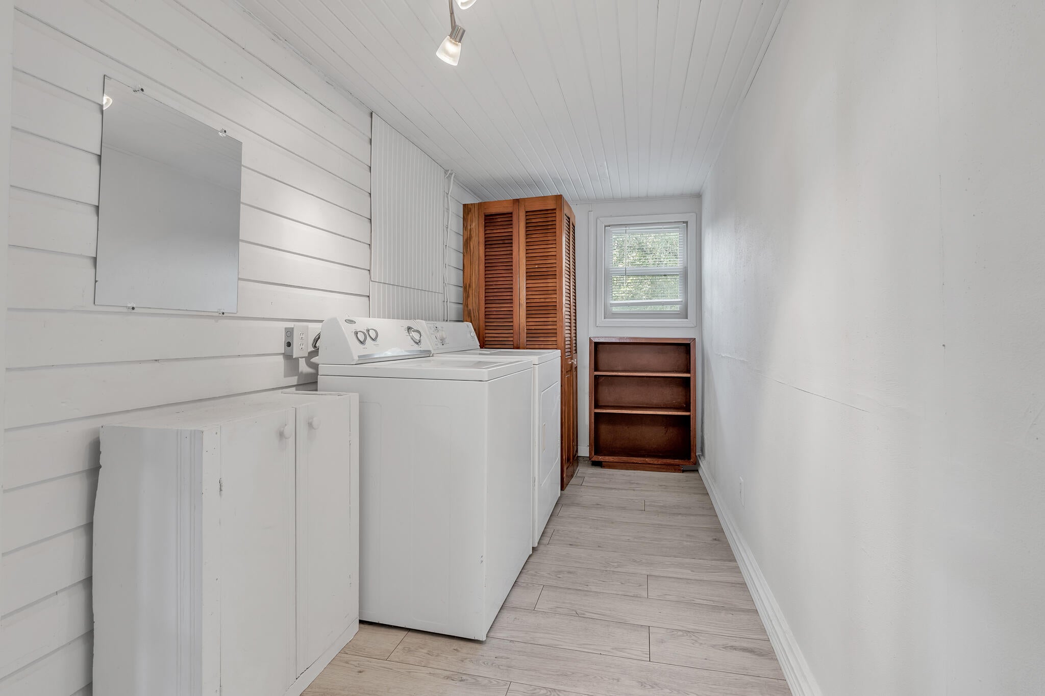 27201 South 520 Road Afton, OK 74331 - Photo 12 of 22 Laundry room/flex area