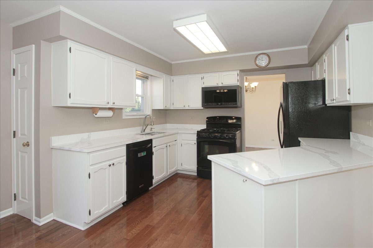 504 Farm Bridge Road Lake Zurich, IL 60047 - Photo 3 of 25 Gallery Image 3