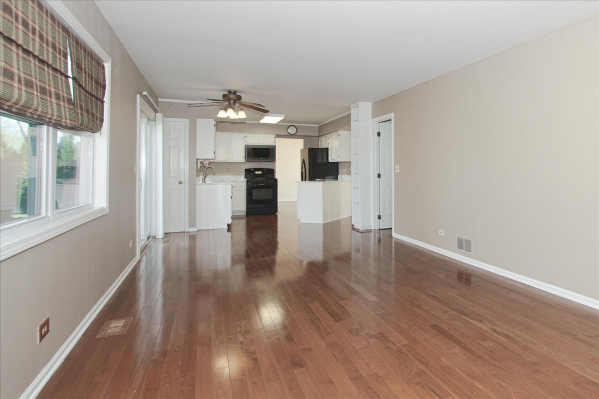 504 Farm Bridge Road Lake Zurich, IL 60047 - Photo 6 of 25 Gallery Image 6