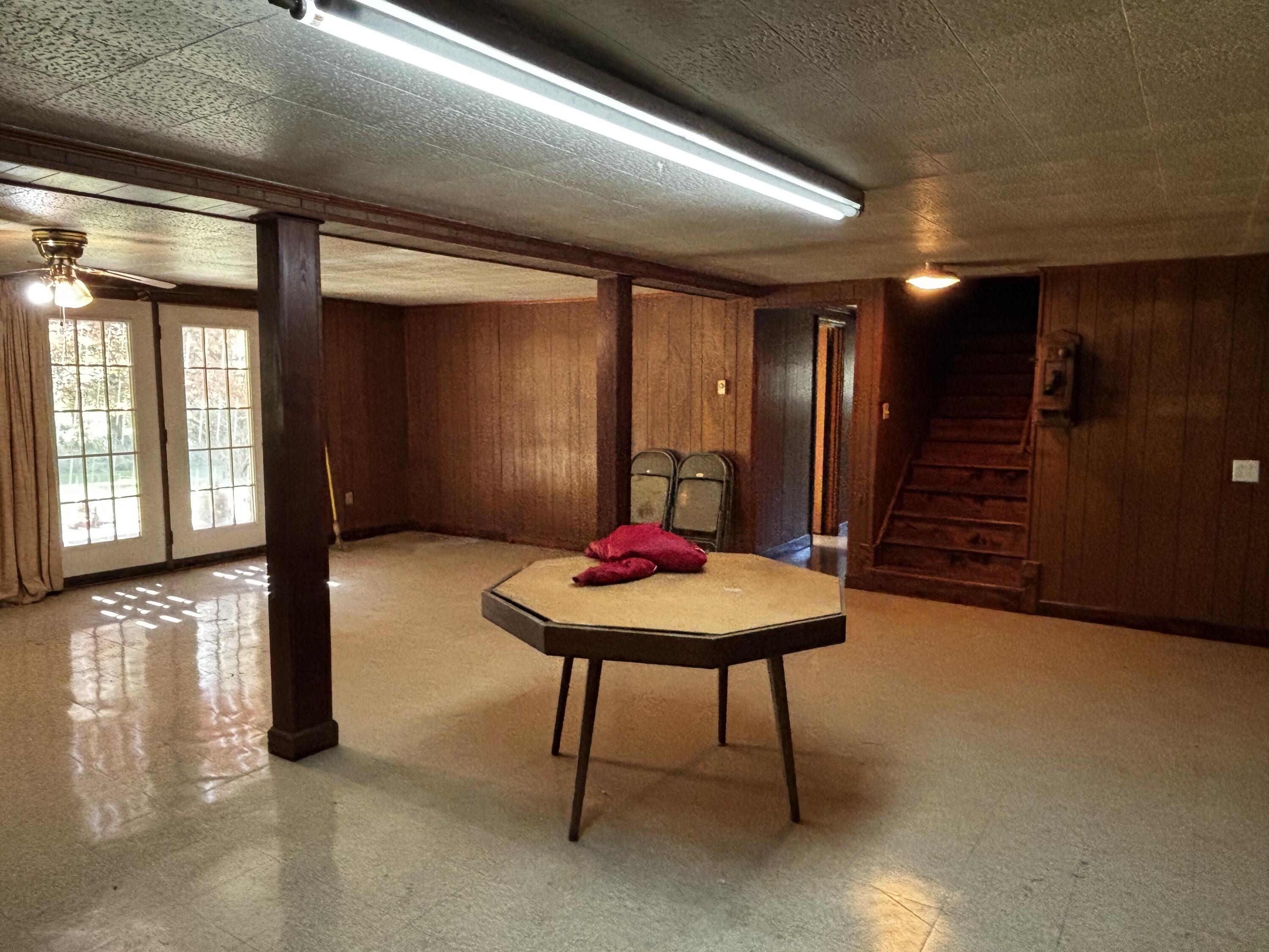 375 Barberry Road Southeast Floyd, VA 24091 - Photo 33 of 40 a room with furniture and a potted plant