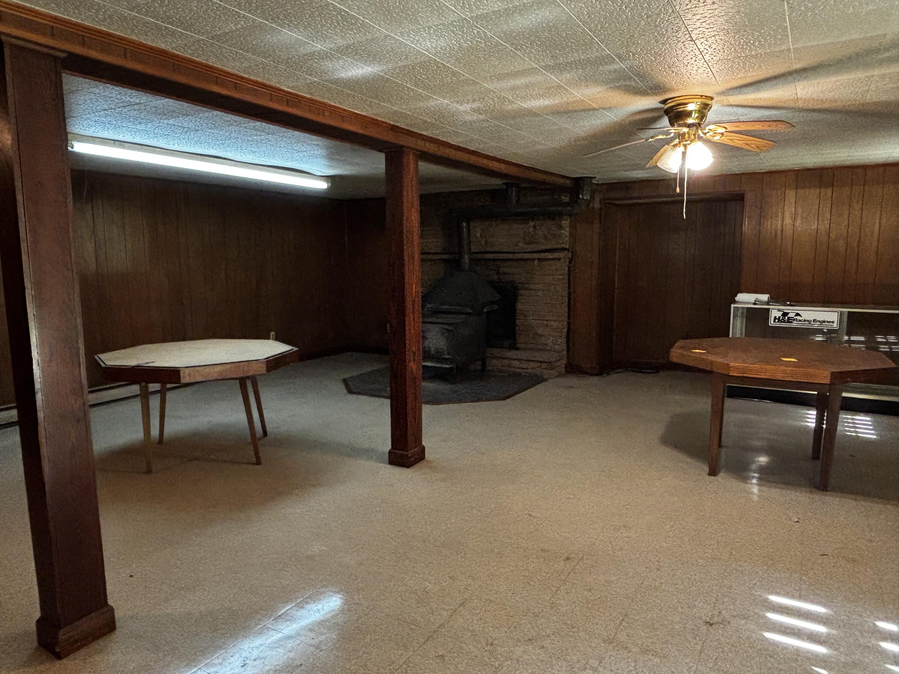 375 Barberry Road Southeast Floyd, VA 24091 - Photo 34 of 40 a workspace with furniture