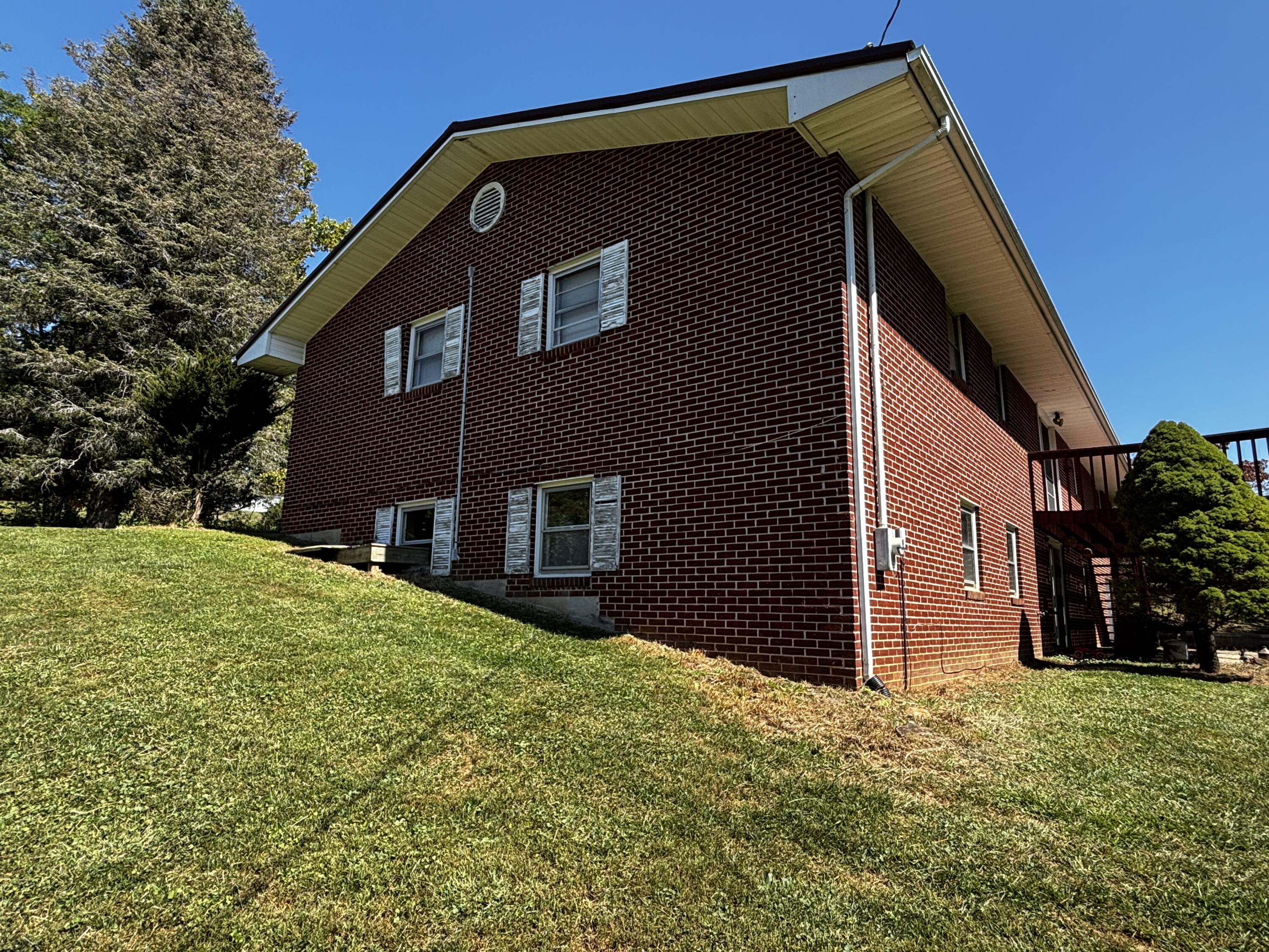 375 Barberry Road Southeast Floyd, VA 24091 - Photo 7 of 40 a front view of house with a garden