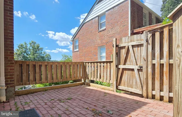 a view of walk in closet