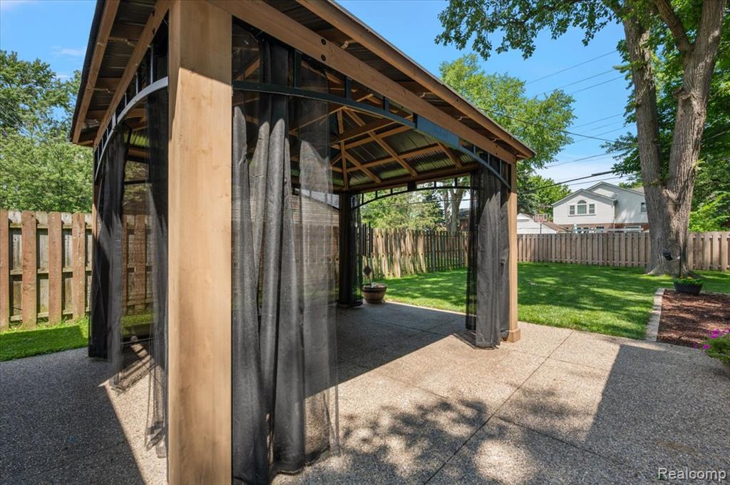 1450 Hampton Road Grosse Pointe Woods, MI 48236 - Photo 48 of 53