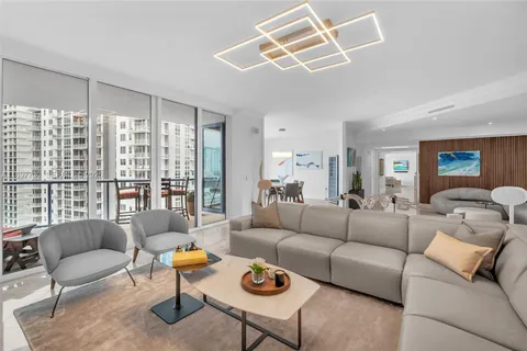 $2,395,000 | 333 Las Olas Way, Unit 3706, Fort Lauderdale, FL 33301