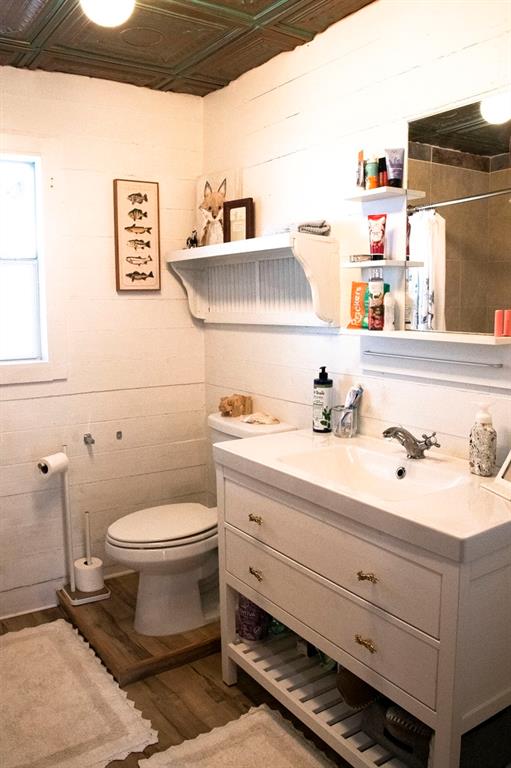 298 Redbud A Mexia, TX 76667 - Photo 26 of 40 a bathroom with a sink toilet and vanity