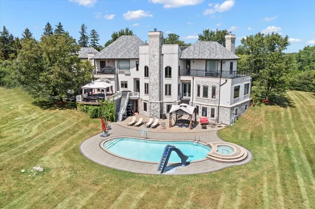 $1,900,000 | 9500 Church Road, Barrington, IL 60010