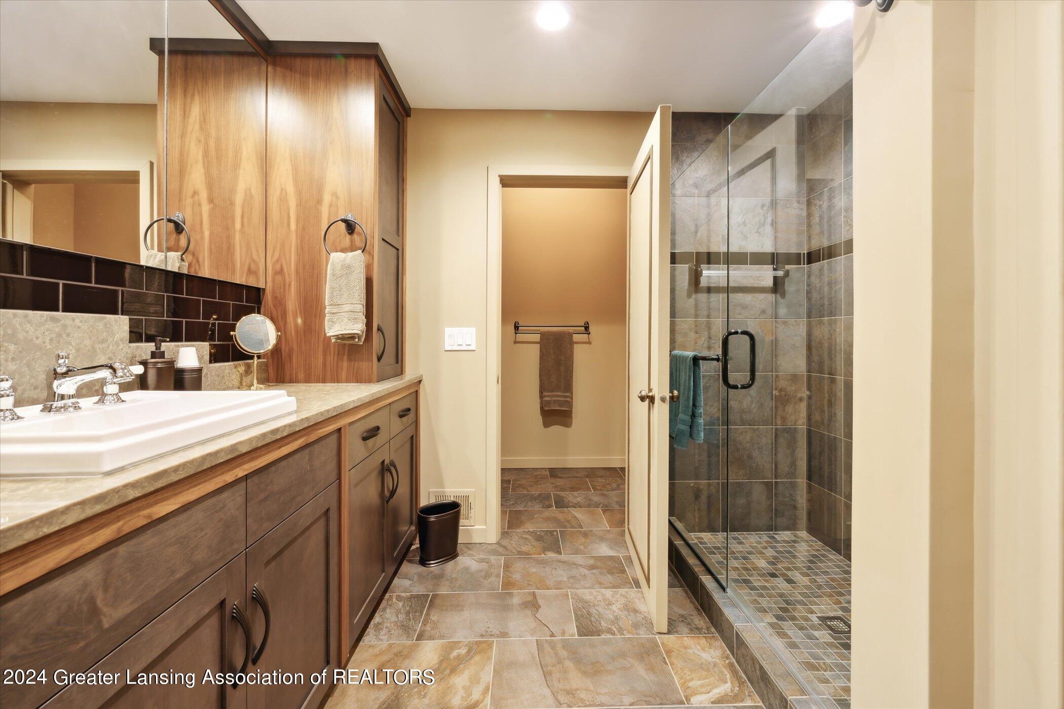1445 Cambridge Road Lansing, MI 48911 - Photo 35 of 86 35-photo-35