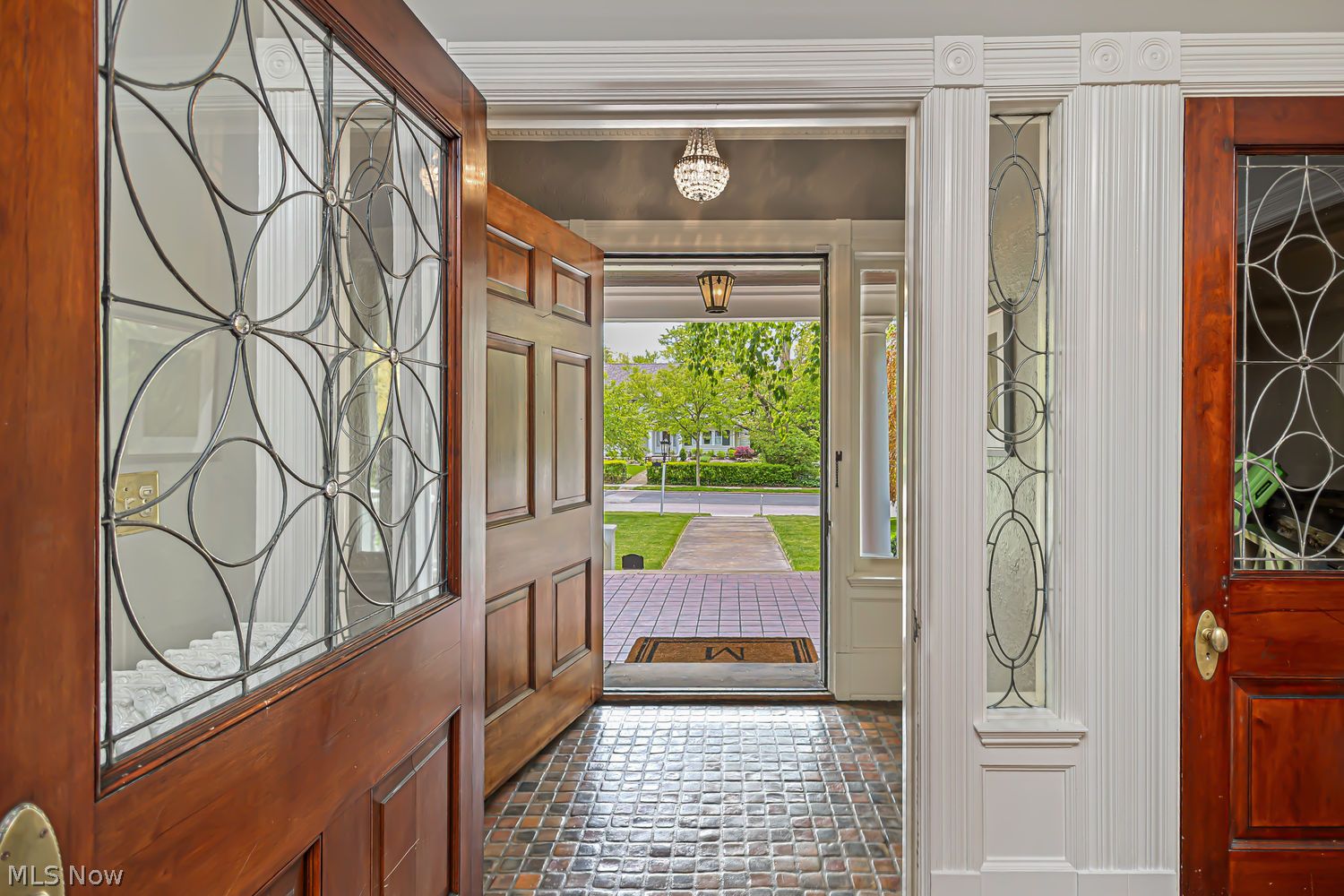 2733 East Overlook Road Cleveland Heights, OH 44106 - Photo 5 of 50