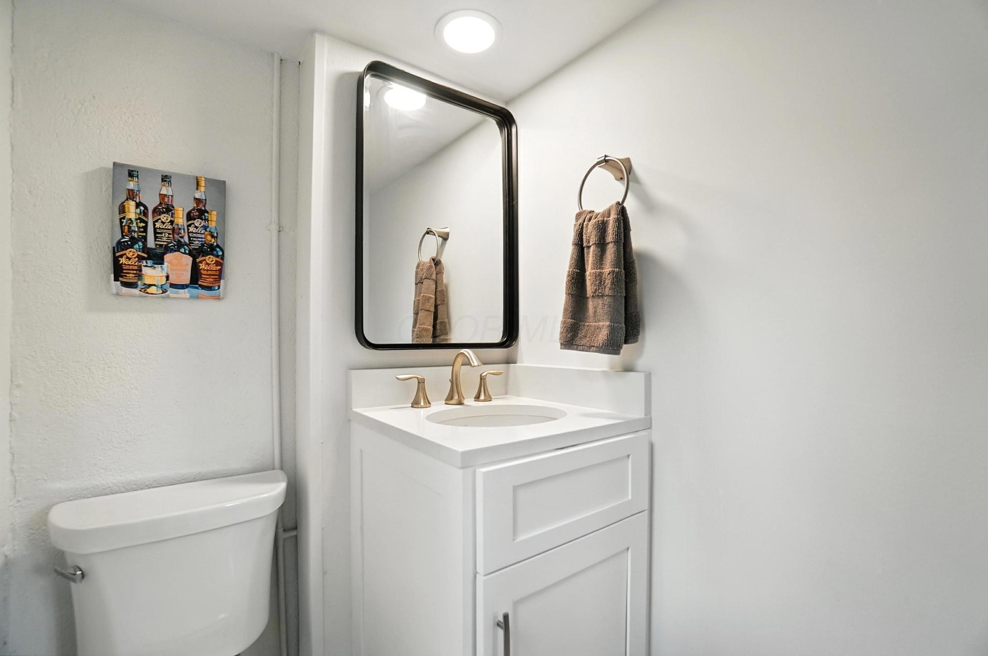 2820 Halstead Road Columbus, OH 43221 - Photo 41 of 76 Powder Room