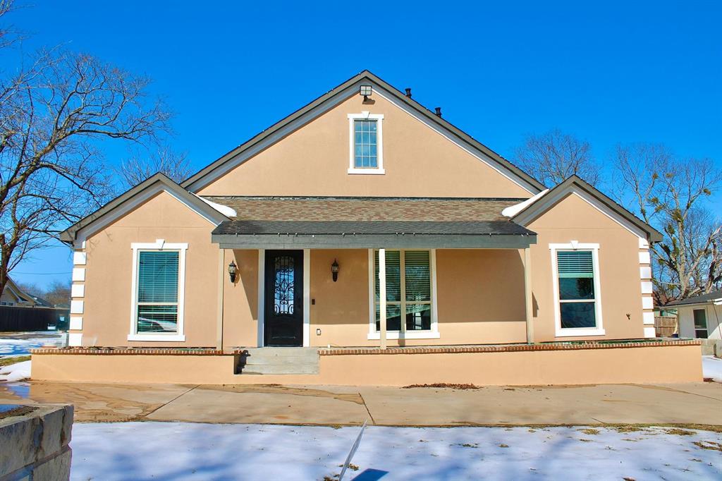 722 Clements Avenue Van Alstyne, TX 75495 - Photo 1 of 17