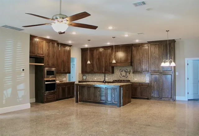 $550,000 | 722 Clements Avenue, Van Alstyne, TX 75495