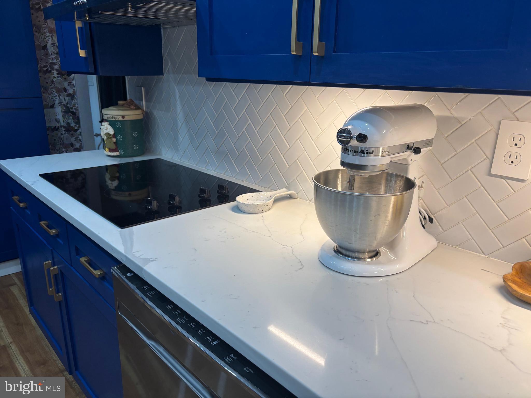 1190 Cattell Road Wenonah, NJ 08090 - Photo 9 of 10 Kitchen - Quartz counters and tile backsplash