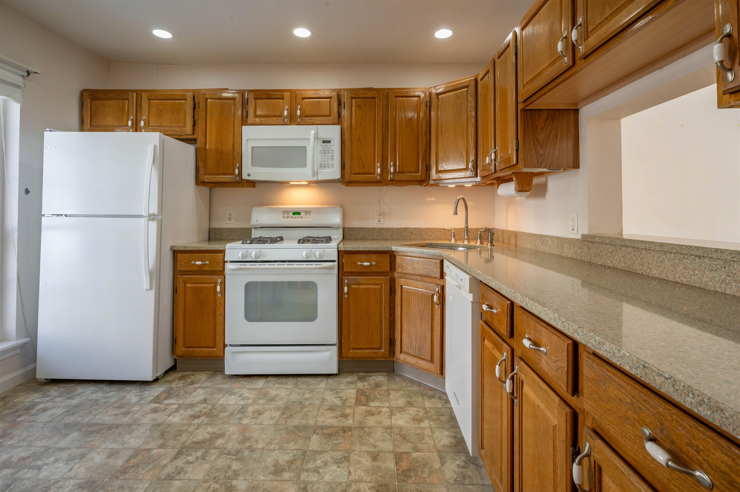 35 Middlesex Road Merrimack, NH 03054 - Photo 3 of 26