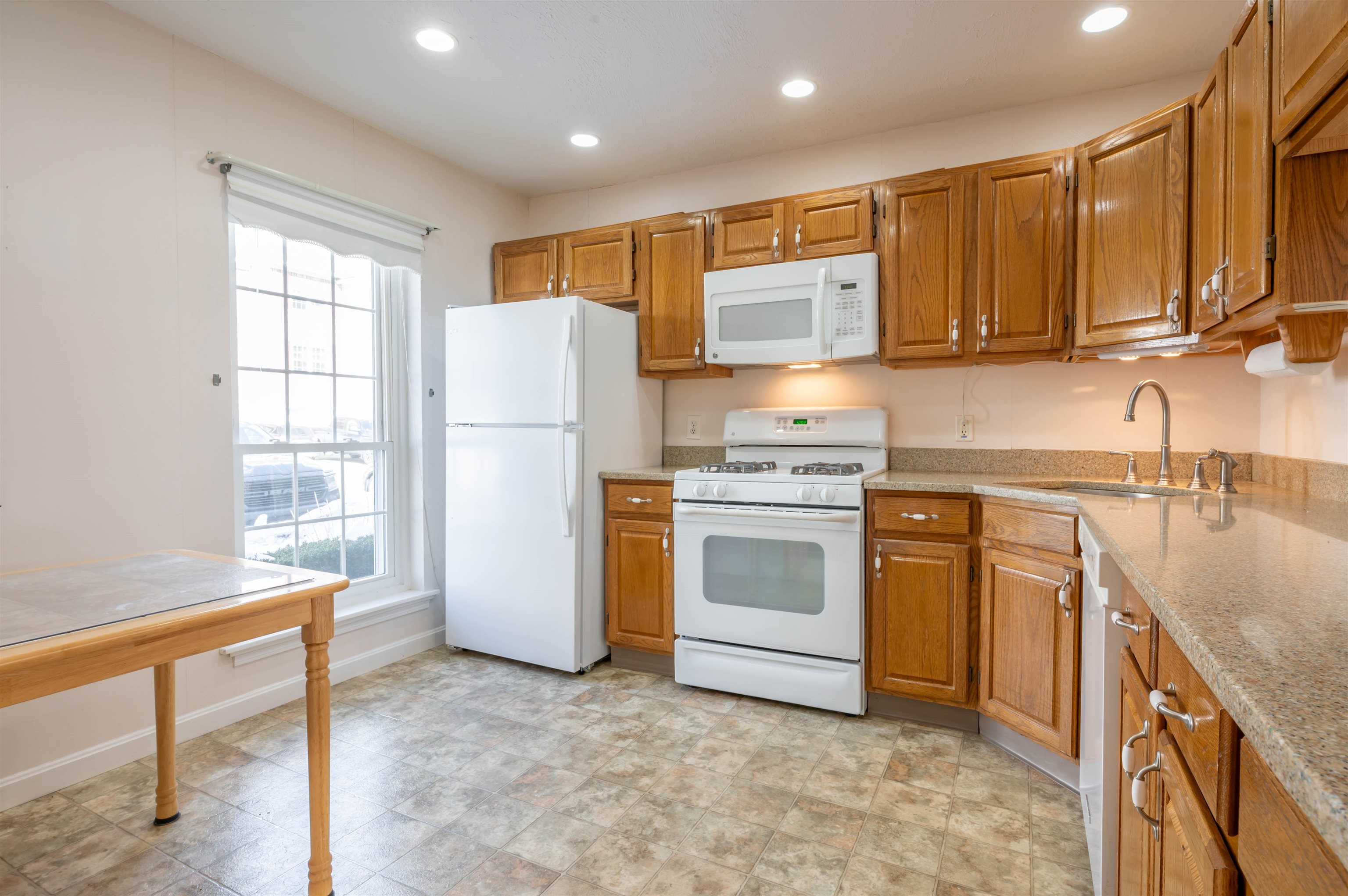 35 Middlesex Road Merrimack, NH 03054 - Photo 4 of 26