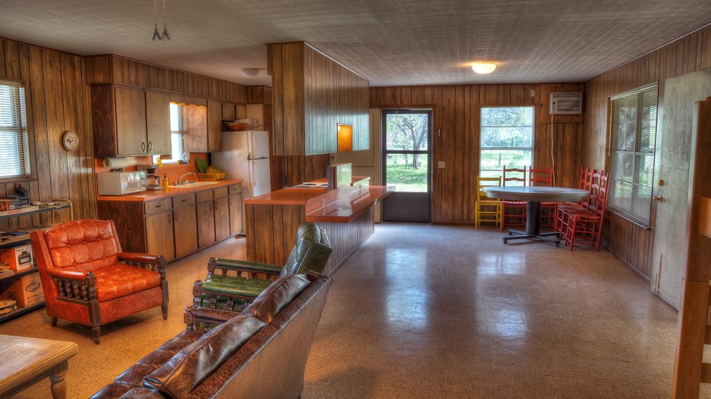 154 Weston Road Leakey, TX 78873 - Photo 13 of 37