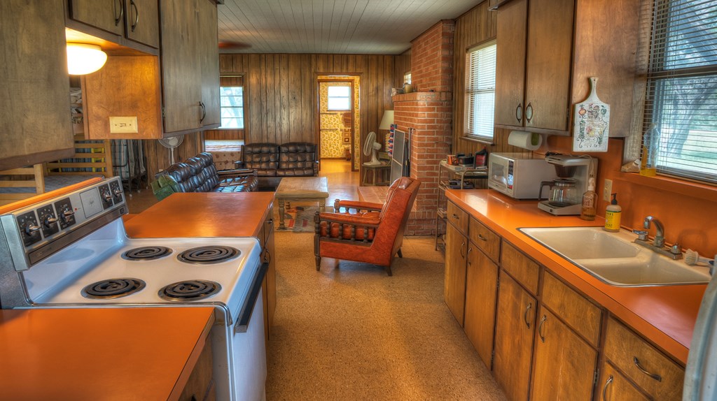 154 Weston Road Leakey, TX 78873 - Photo 23 of 37