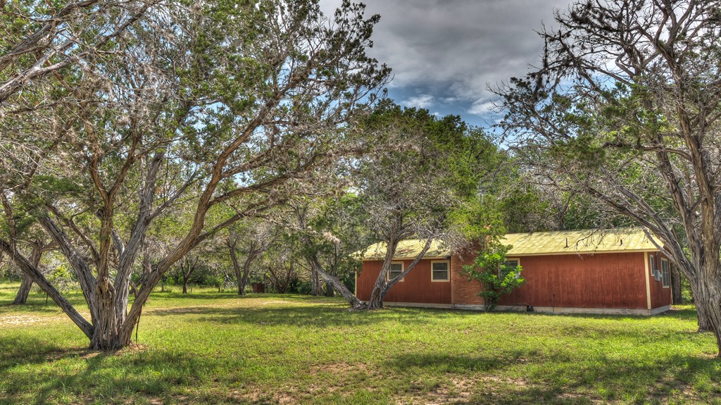 154 Weston Road Leakey, TX 78873 - Photo 4 of 37