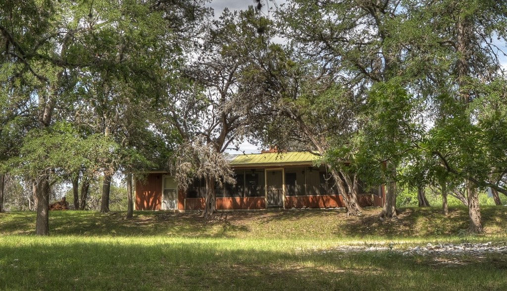 154 Weston Road Leakey, TX 78873 - Photo 7 of 37