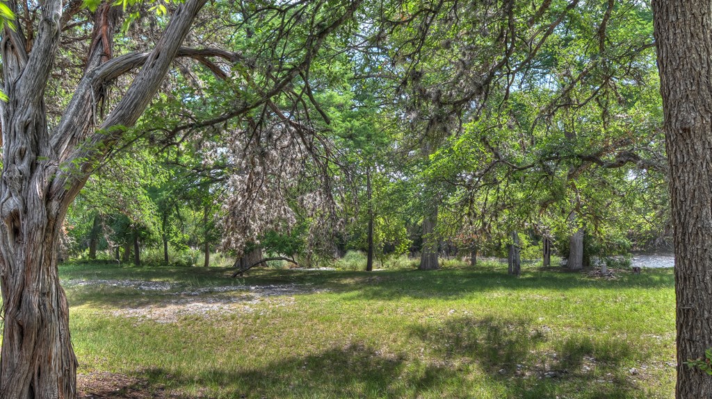 154 Weston Road Leakey, TX 78873 - Photo 8 of 37