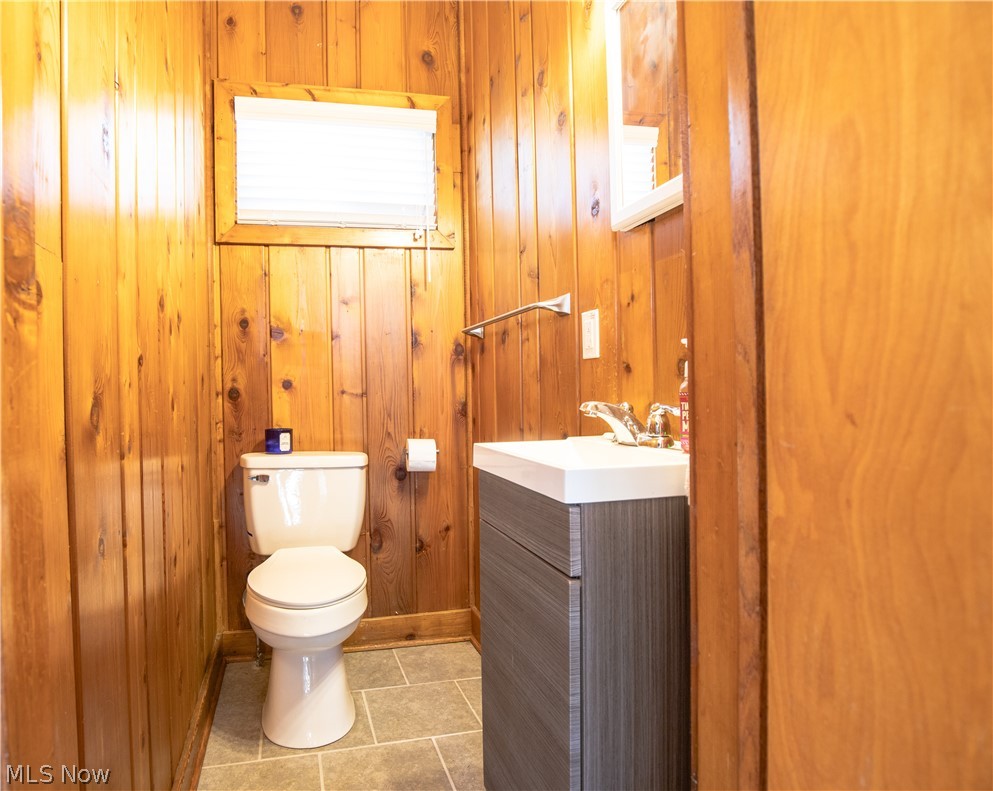 5601 3rd Avenue Vienna, WV 26105 - Photo 16 of 23 Half bath off Family Room