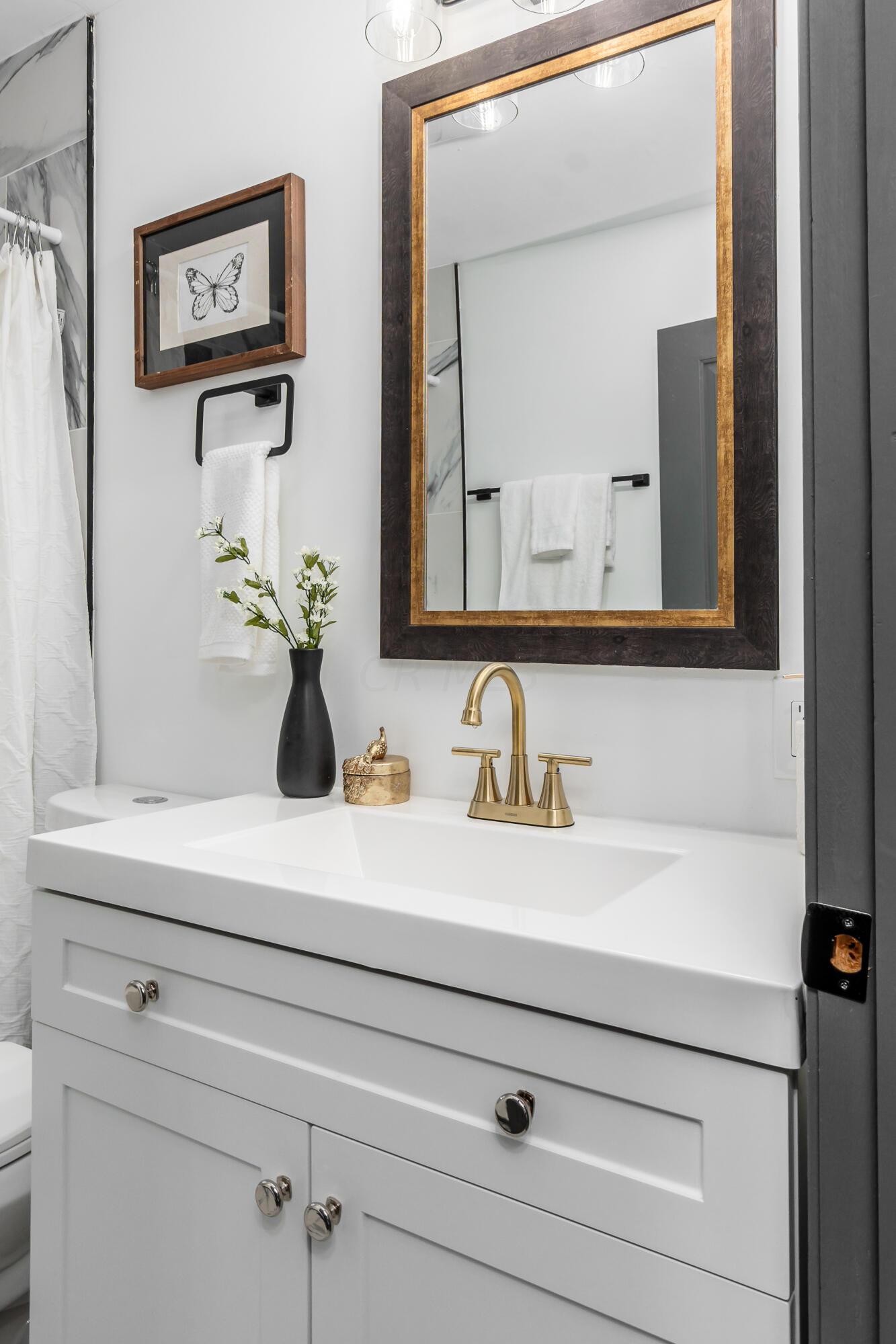 687 Colton Road Columbus, OH 43207 - Photo 22 of 53 1st Floor Bathroom Vanity