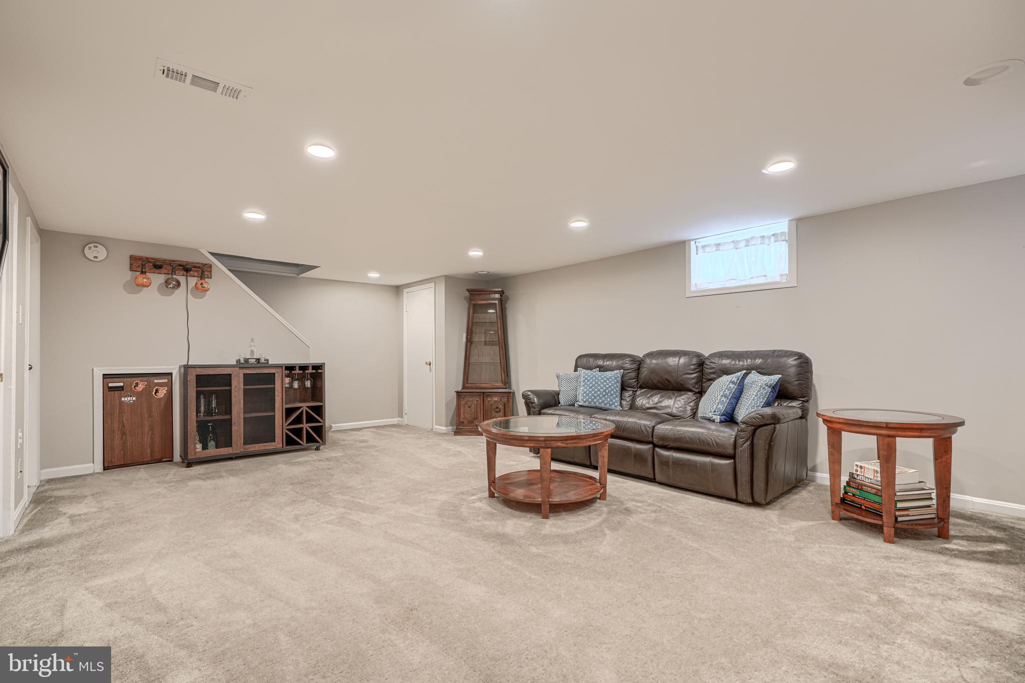 8132 Pleasant Plains Road Towson, MD 21286 - Photo 36 of 55 a living room with furniture