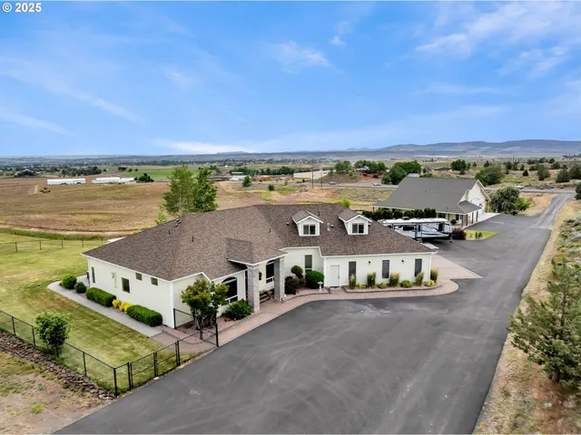 $1,295,000 | 3760 Highway 97, Madras, OR 97741