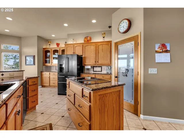 $1,295,000 | 3760 Highway 97, Madras, OR 97741