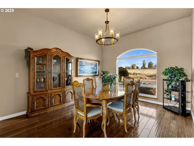 $1,295,000 | 3760 Highway 97, Madras, OR 97741